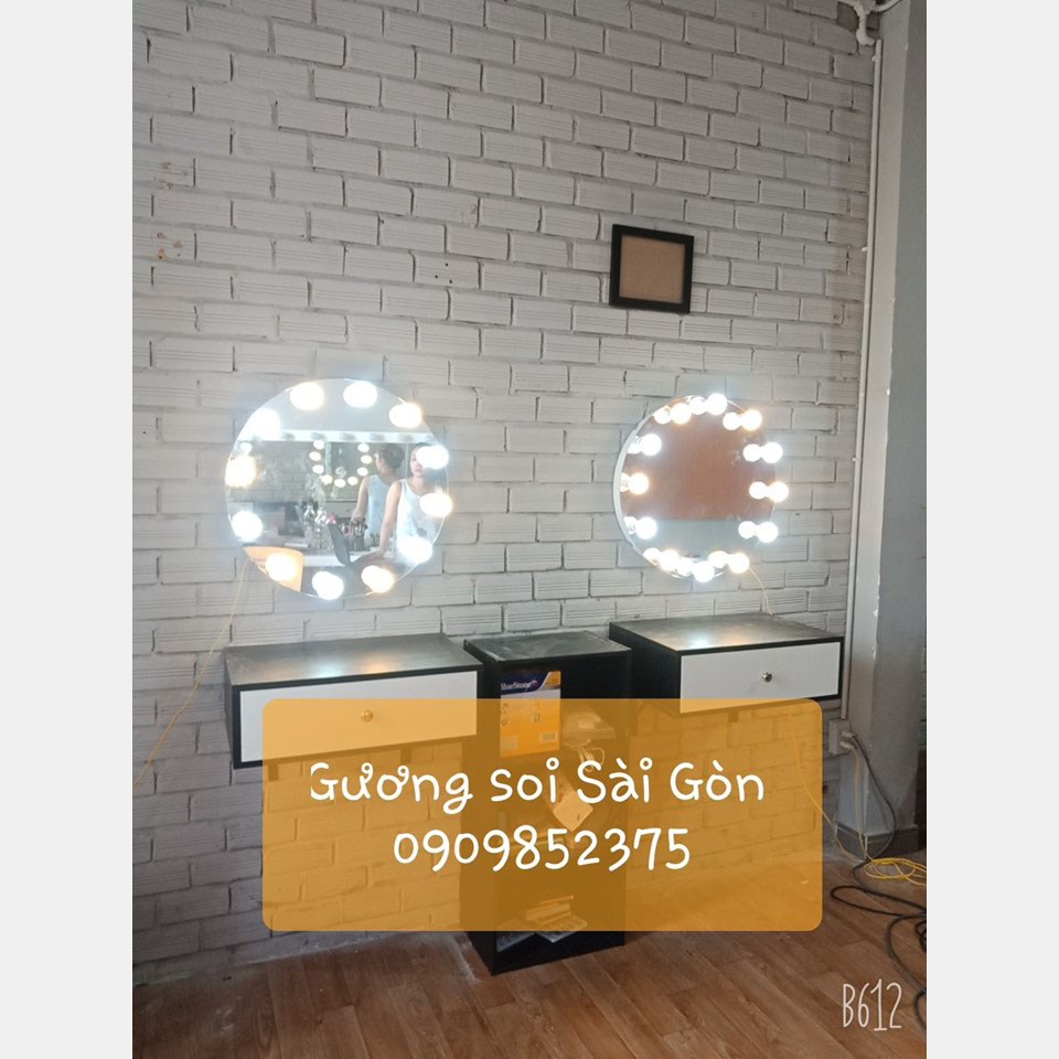 Gương Trang Điểm Gắn Đèn Led
