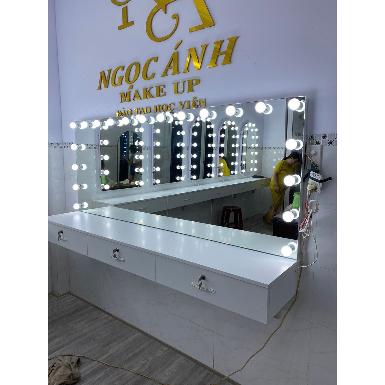 Bàn Trang Điểm Gắn Đèn LED Cao Cấp MDF Melamine (40cm x 2m)
