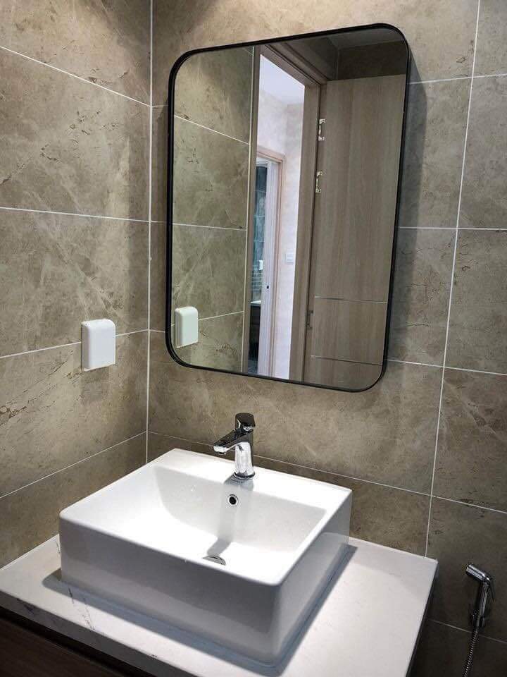 Gương soi nhà tắm, gương trang điểm bo góc, viền kim loại