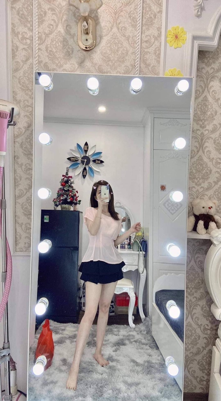 Gương soi toàn thân gắn đèn LED trên kính thờI trang cao cấp