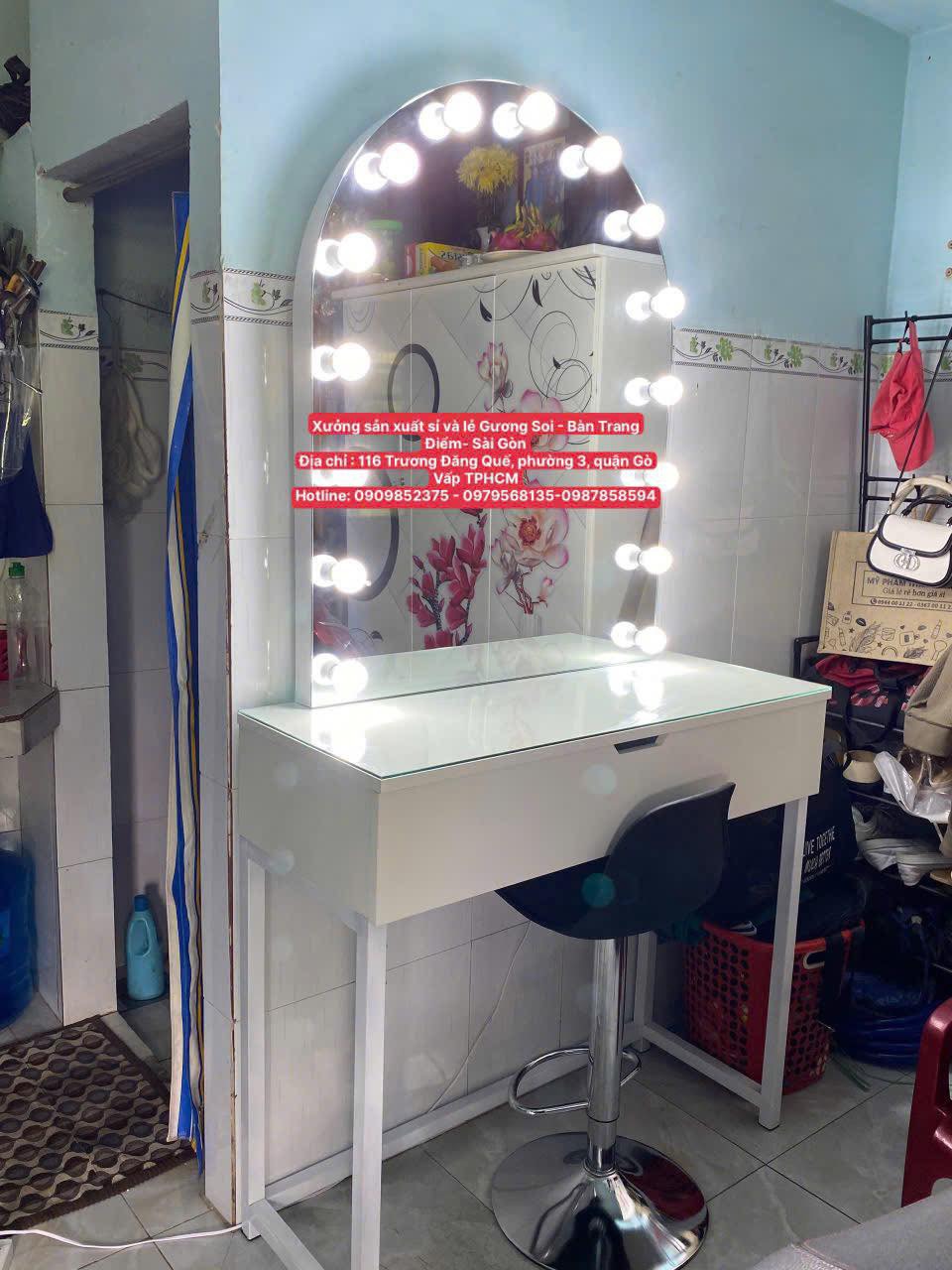 Gương trang điềm gắn đèn led cao cấp