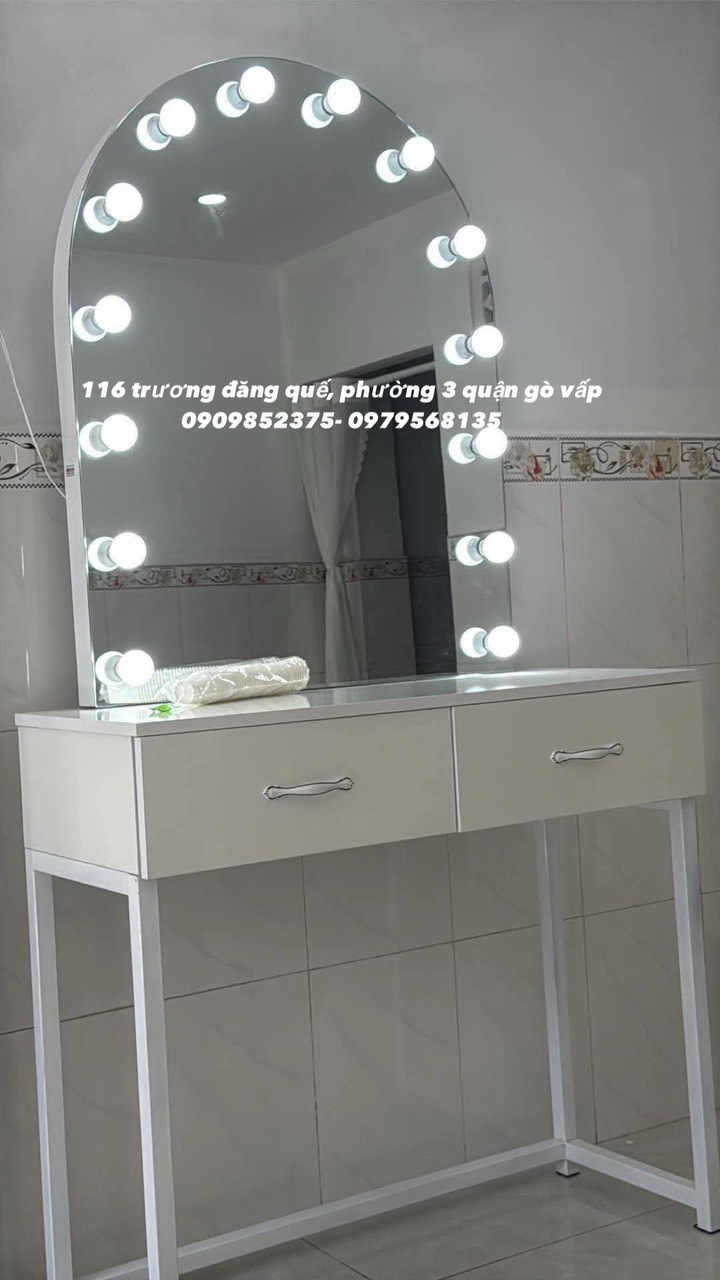 Gương trang điềm gắn đèn led cao cấp